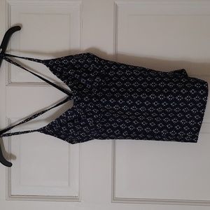 ATHLETA BLUE/WHITE CRISSCROSS BACK STRAPS TOP SZ 34D/DD